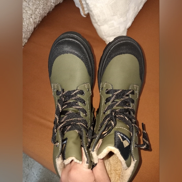 H&M Insulated Winter Boot boys Size 3 . Trendy Boot NWOT Or Box. - Picture 4 of 4